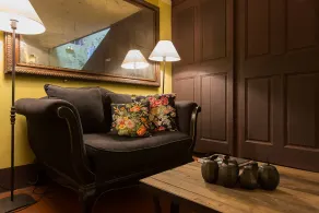 Hôtel Le Jardin d'Emile Cassis - Coin salon dans le hall