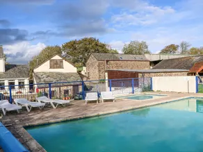 Pillhead Cider House - Pool