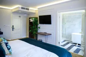 Walton View Hotel - Room