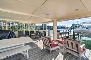 Waterfront Nokomis Condo < Half Mile to Beach! - Innvendig