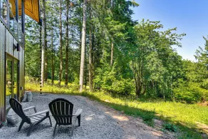 Modern PNW Cabin on 10 Wooded Acres - Intérieur