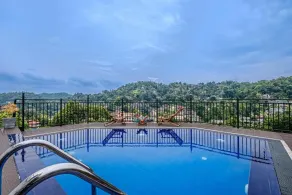 Queens mount Ridge - Pool