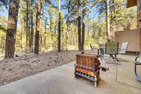 5 Mi to Castlewood Canyon: 'grandma's House' - Interior