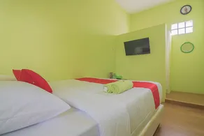 RedDoorz Syariah near Museum Wisma Karya Subang - Room