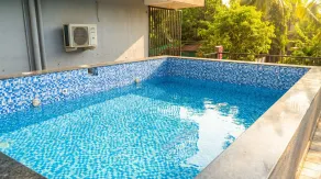 Celeste stays - Pool