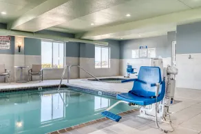 Holiday Inn Express & Suites Vandalia by IHG - Pool