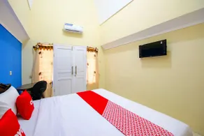 OYO Life 1643 Grand Monica - Room