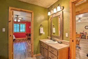 Kingston House w/ Fire Pit, Short Walk to Lake! - Innvendig