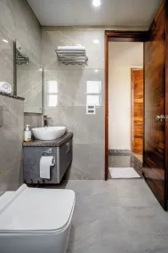 Lime Tree Hotel - Near Medanta Hospital - Bagno