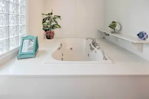 Whirlpool, Bootsanlegestelle! Haus direkt am See in Lake Ozark! - Innenbereich