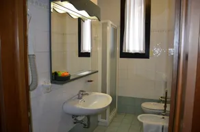 Hotel Alexander - Baño