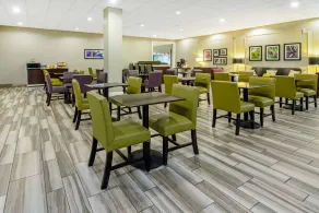 La Quinta Inn & Suites by Wyndham New Orleans Airport - Réception