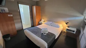 Tandara Hotel Motel - Room