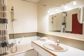 Hotel Restaurant Le Cigalon - Bathroom