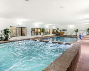 Comfort Suites - Jefferson City - Piscine