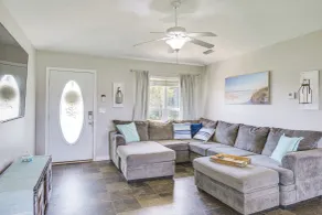 Near Gulf Shores Beaches! Summerdale Home w/ Yard - Interiör
