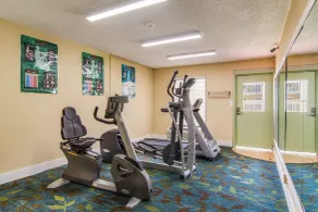 Suburban Studios Hotel Kingsland Near I-95 - Salle de remise en forme