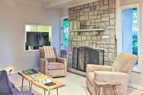 Highlands Home w/ Fireplace, Views, & Trails! - Innvendig