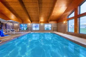 AmericInn by Wyndham Willmar - Piscina