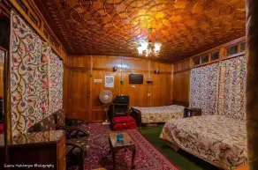 Houseboat Lily of Nageen - Room