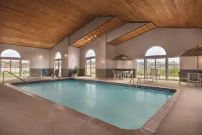 Country Inn & Suites by Radisson, Waterloo, IA - Piscine