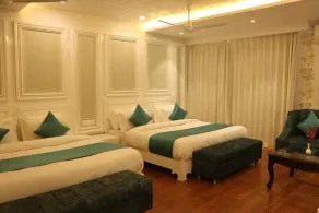 Hotel Green - Behind Parmarth Niketan - Room