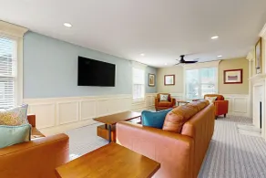 Steps to Holyoke Medical Center! Remote-work Hub - Innvendig