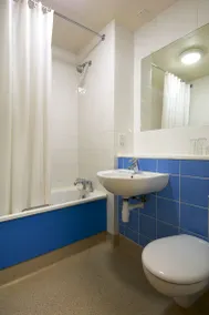 Travelodge Waterford - Bathroom