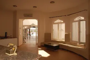 Tenda Hotel - Interior entrance