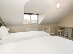 Green Acre - Camera