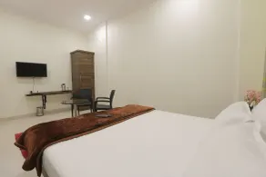 The Samrat Hotel near Pune Railway Station - Room