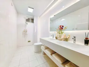 Stylish Homestay Balcony Viewing Ancient XiAn Bell Tower and City Wall - Badeværelse
