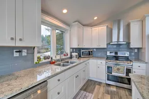 Scenic & Spacious Getaway on North Bay w/ Deck! - Interni