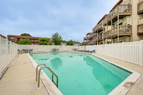 Unwind Poolside, Walk to Sand! Ocean City Condo - Innenbereich