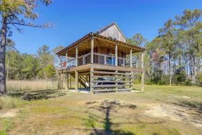 Riverfront Haven: Converted Barn w/ Deck in Aurora - Interiør