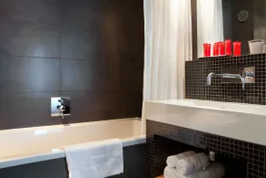 Golden Tulip Opéra de Noailles - Salle de bain