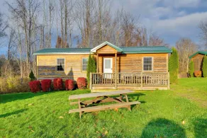 Lakefront Cabin Living w/ Dock Access on Sodus Bay - Innvendig