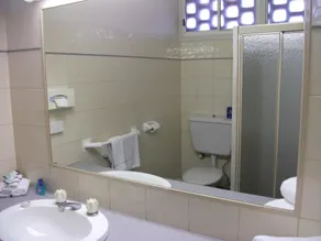Overlander Hotel Motel - Baño