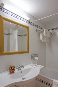 Hotel Mediterran - Baño