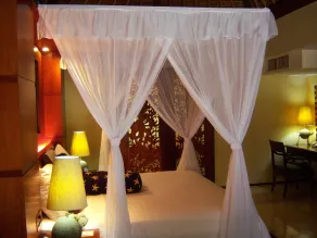 Pool Villa Merumatta Senggigi - Chambre