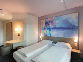 B&B HOTEL Kassel-Wilhelmshöhe - Room