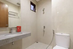 RedDoorz Plus @ CBD Bintaro - Salle de bain