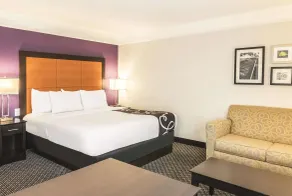 La Quinta by Wyndham Orlando Airport - On Property Food Trucks & Free Airport Shuttle! - Chambre
