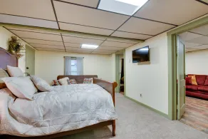 Home on Shared 10 Acres, On-site Trail Access - Rom