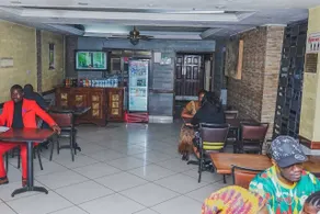 new raya hotel - Restaurant