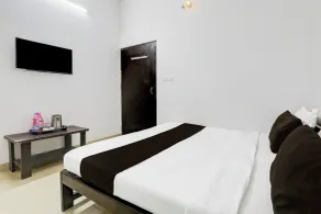Super OYO Hotel O Indira Nagar - Room