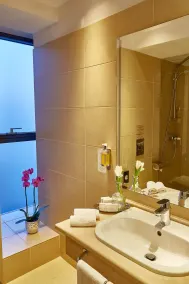 Central Plaza Hotel - Bathroom