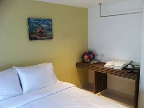 Nantra Ekkamai Hotel - Room