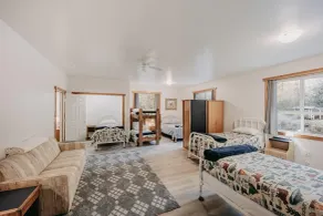 Welcome to The Baker House Retreat - The Ranch House and The Bunk House - Room