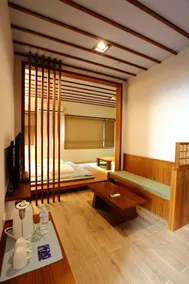 Toutsu Gyoen - Room